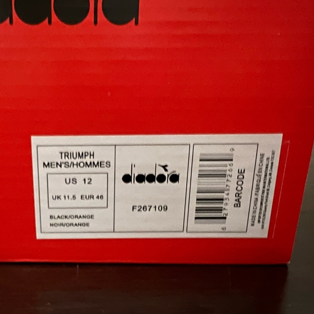 BRAND NEW DIADORA TRIUMPH MENS SOCCER SHOES